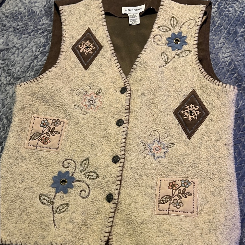 Vintage Alfred Dunner Embroidered Sherpa Fleece Vest Women’s Small Cottagecore